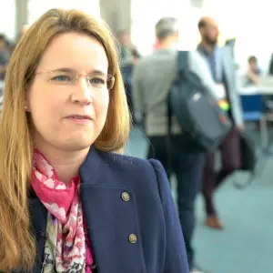 Dr Sabine Kayser