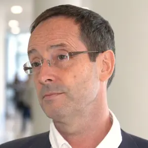 Dr Stephen Robinson